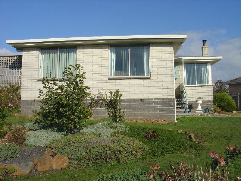 16 Loane Avenue, East Devonport TAS 7310