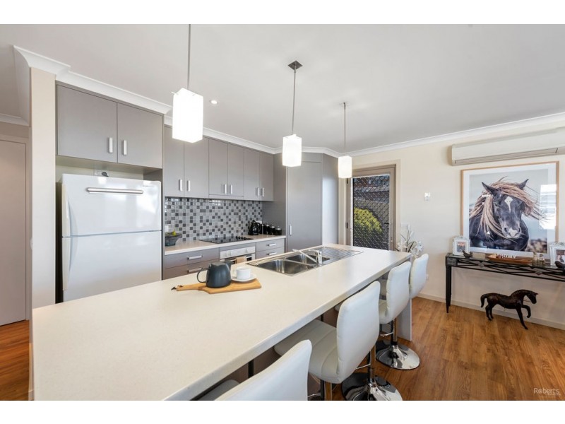 2/11 McCall Terrace, Stony Rise TAS 7310
