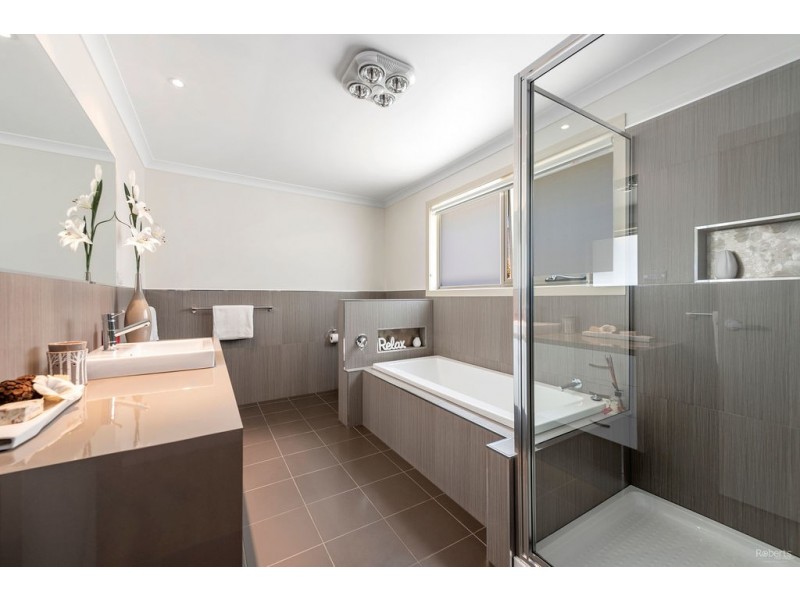 2/11 McCall Terrace, Stony Rise TAS 7310