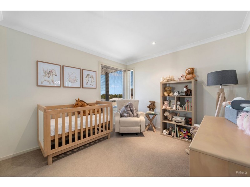 2/11 McCall Terrace, Stony Rise TAS 7310