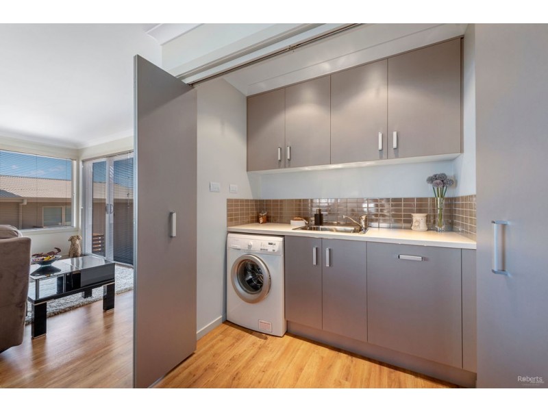 2/11 McCall Terrace, Stony Rise TAS 7310