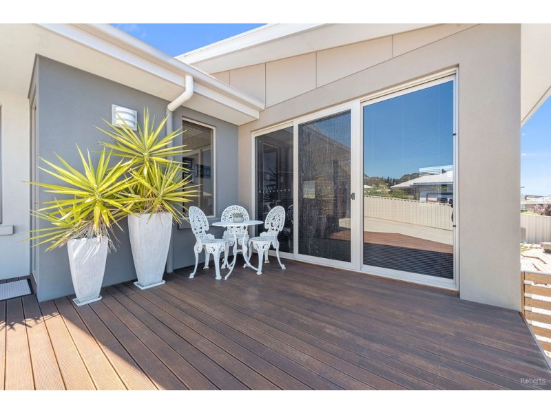 2/11 McCall Terrace, Stony Rise TAS 7310