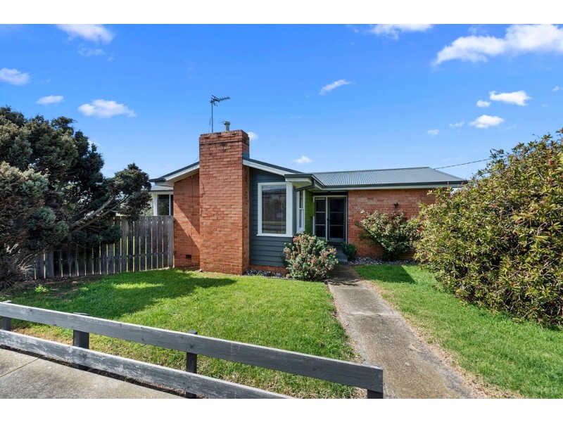 90 George Street, Devonport TAS 7310