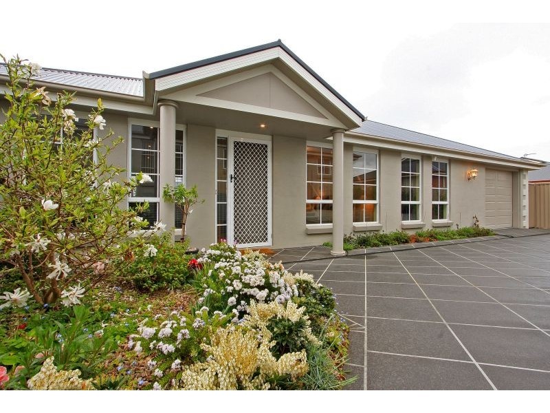 Unit 2/16 St Andrews Drive, Devonport TAS 7310