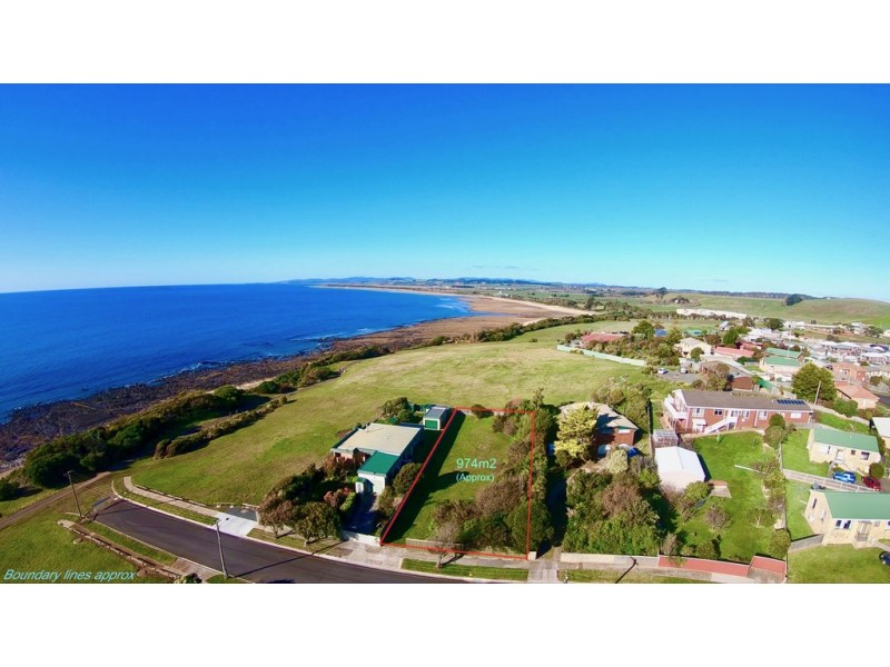 10 Illaroo Avenue, East Devonport TAS 7310