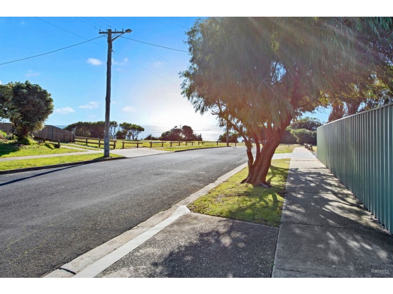 10 Illaroo Avenue, East Devonport TAS 7310