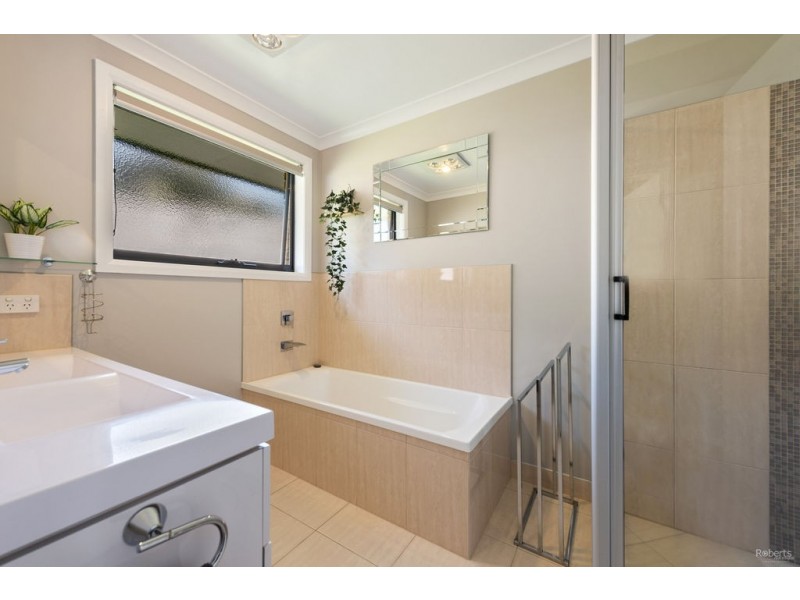 32 Lakeside Drive, Acacia Hills TAS 7306