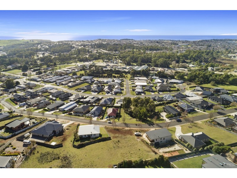 21 McCall Terrace, Stony Rise TAS 7310