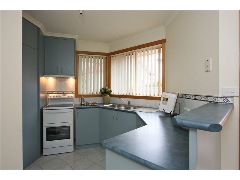 2/111 Steele Street, Devonport TAS 7310