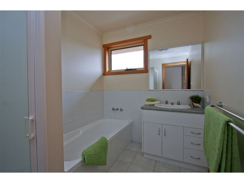 2/111 Steele Street, Devonport TAS 7310