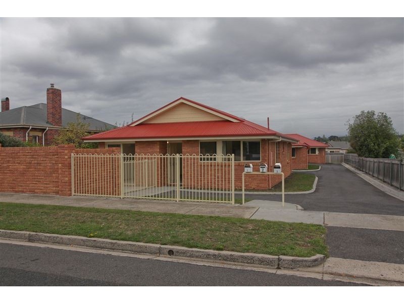 2/111 Steele Street, Devonport TAS 7310