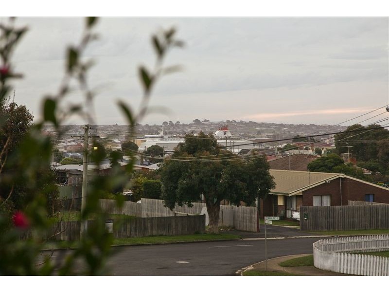 6 Loane Avenue, East Devonport TAS 7310