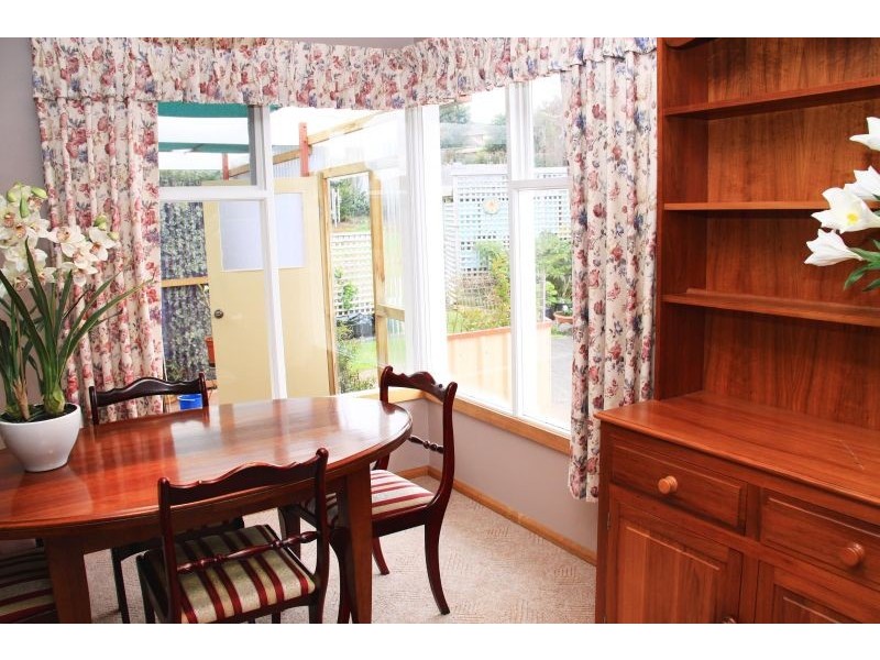 6 Wirreecoo Avenue, Devonport TAS 7310