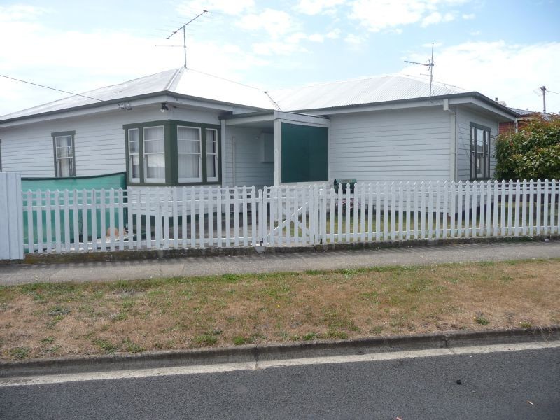 2 Middle Road, Devonport TAS 7310