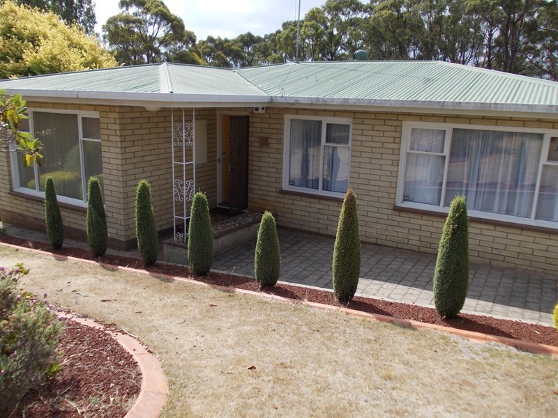 8 Pine Place, Devonport TAS 7310