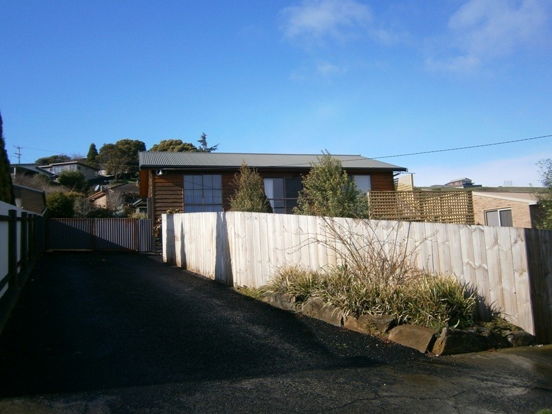 9 River Road, Ambleside TAS 7310