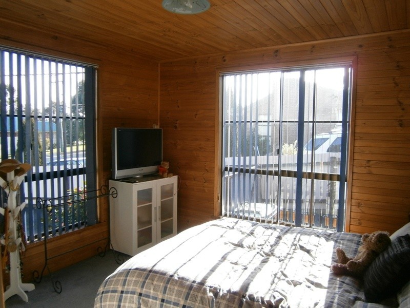 9 River Road, Ambleside TAS 7310
