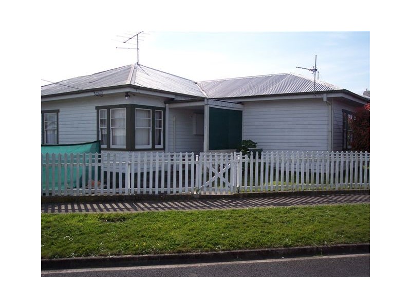 2 Middle Road, Devonport TAS 7310