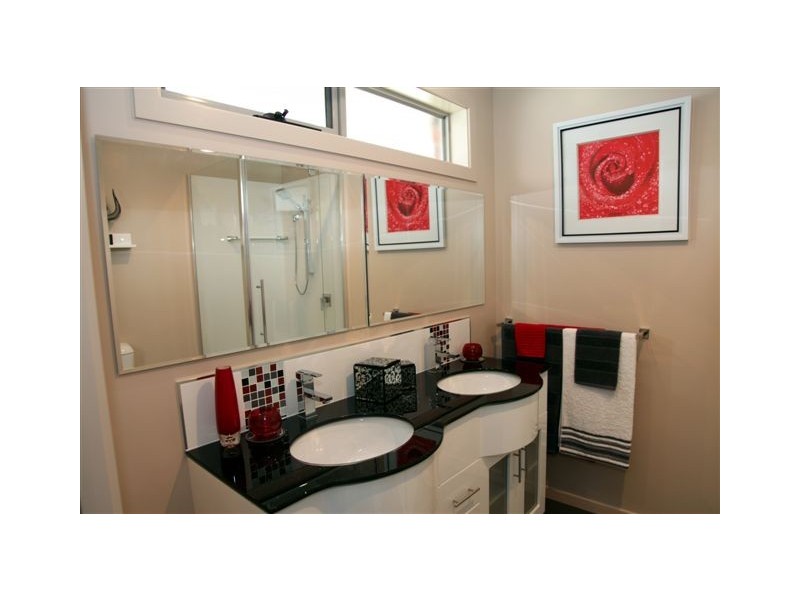 2/50 Lawrence Drive, Devonport TAS 7310