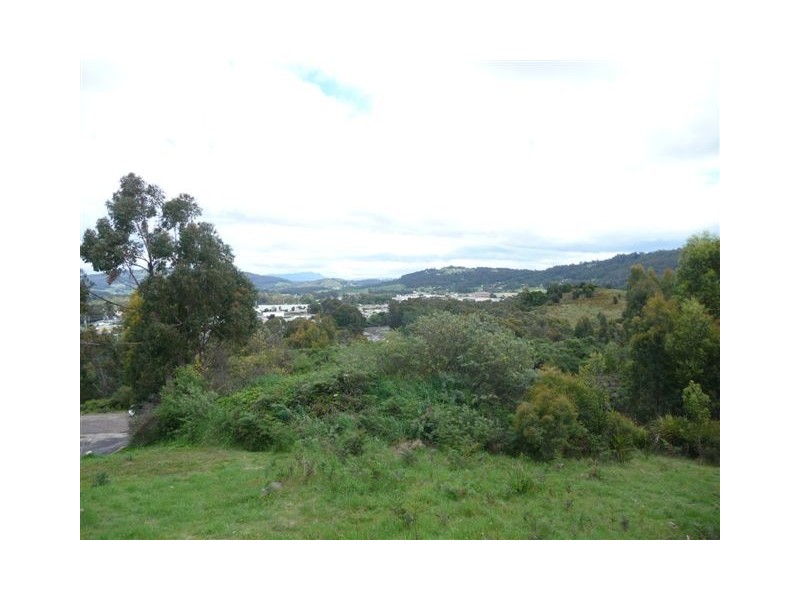 8 Beaumont Drive, Devonport TAS 7310