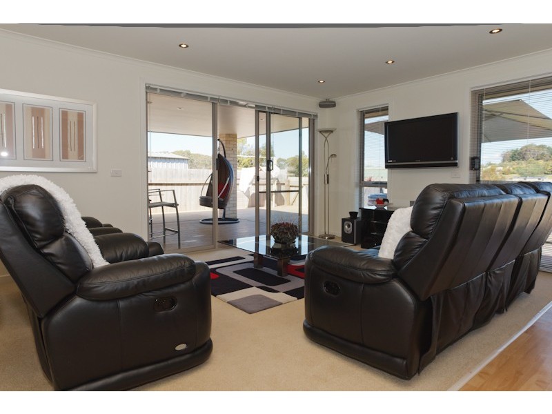 2/7 Tugrah Road, Devonport TAS 7310