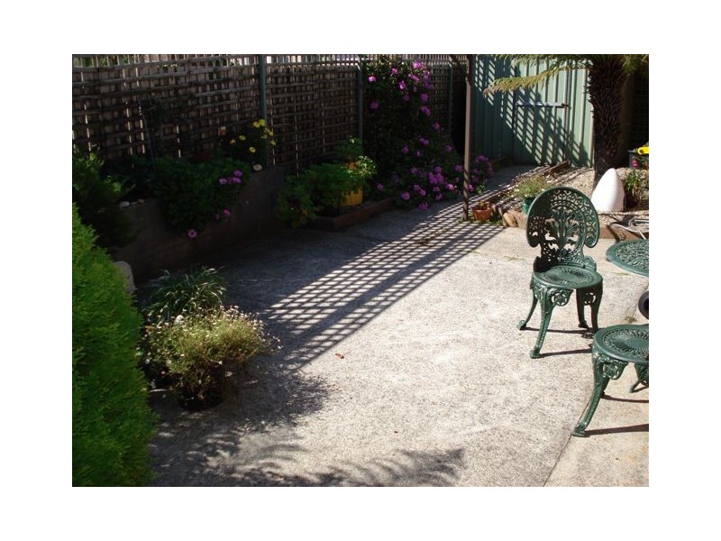 6/26 Charles Street, Devonport TAS 7310