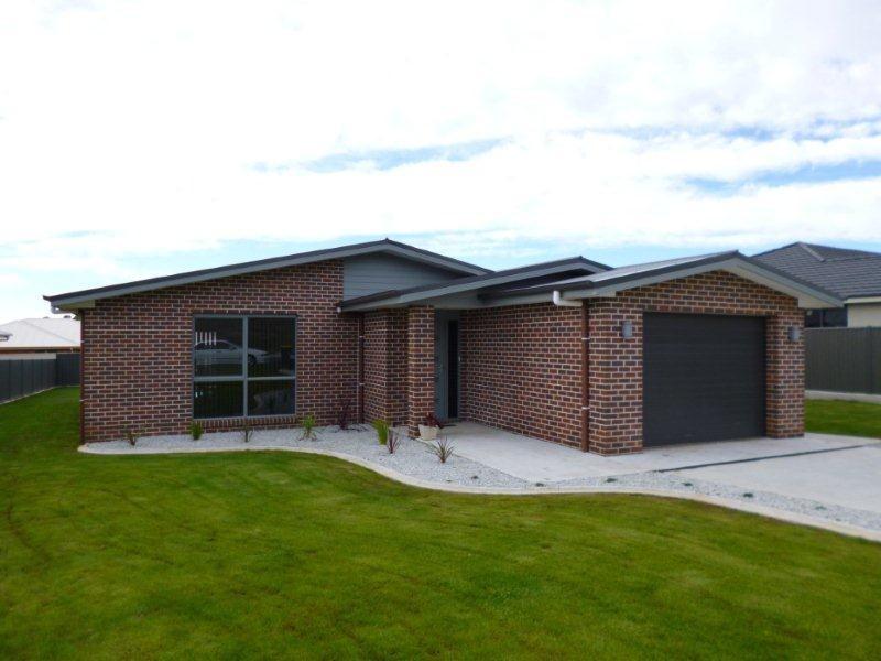 11 Washington Drive, Devonport TAS 7310