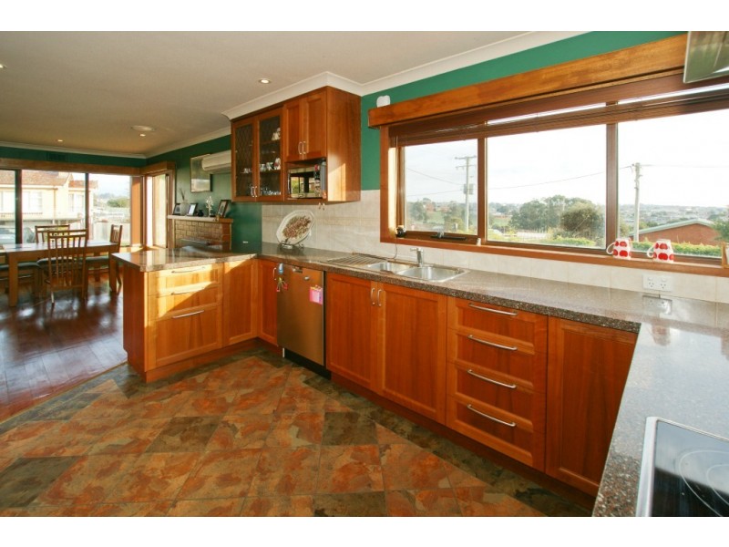 46 Lyons Avenue, Devonport TAS 7310