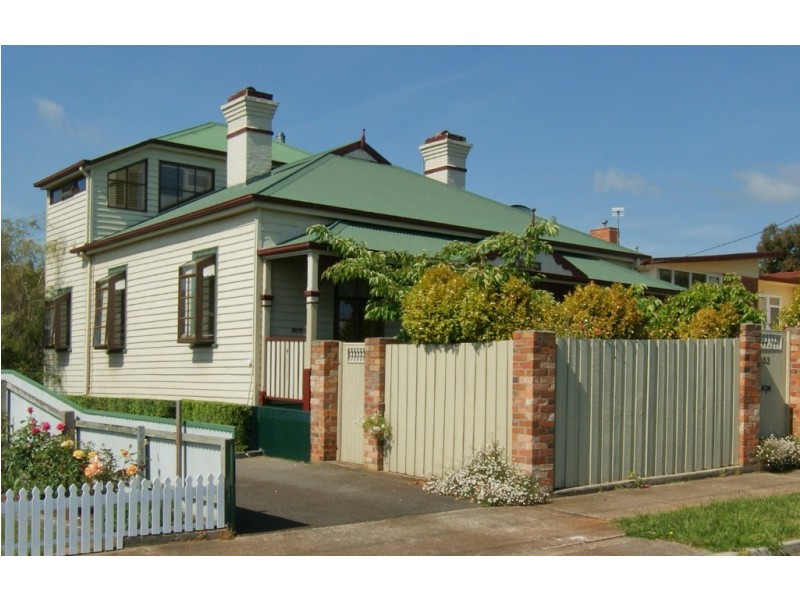 33 Middle Road, Devonport TAS 7310