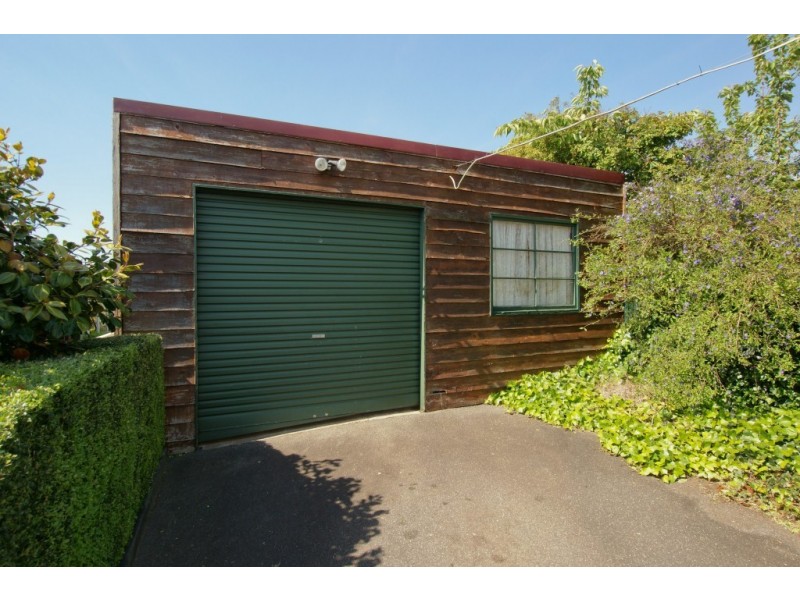 33 Middle Road, Devonport TAS 7310