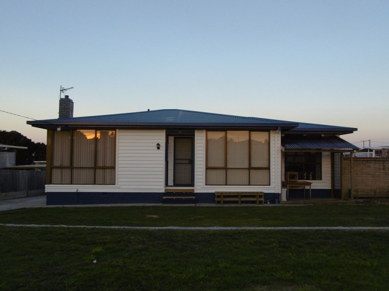 12 Girdlestone Street, Devonport TAS 7310