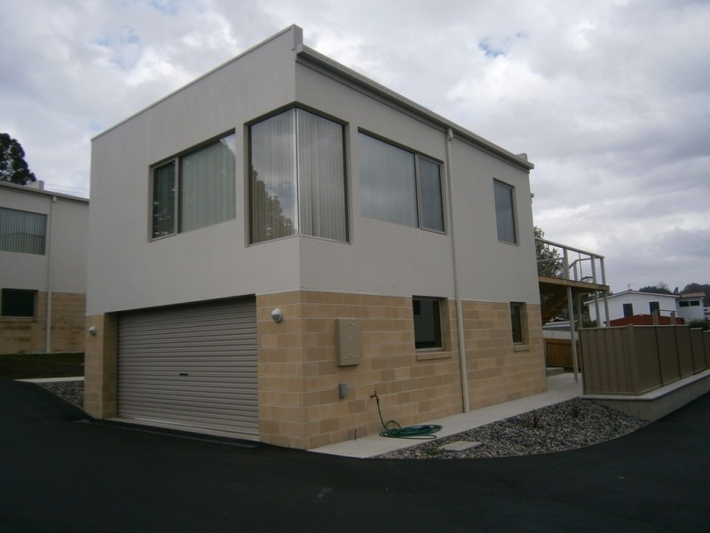 2/134 River Road, Ambleside TAS 7310
