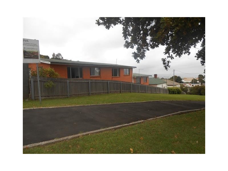 2/11 Hodgman Street, Burnie TAS 7320