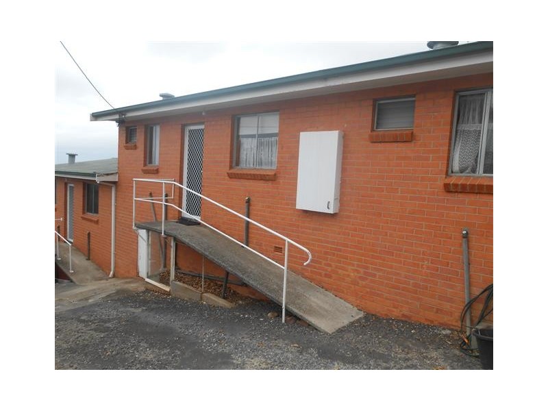 2/11 Hodgman Street, Burnie TAS 7320