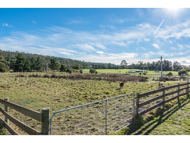 211 Clifton Beach Road, Clifton Beach TAS 7020