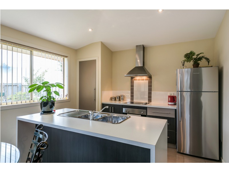 8 Ralph Terrace, Rokeby TAS 7019
