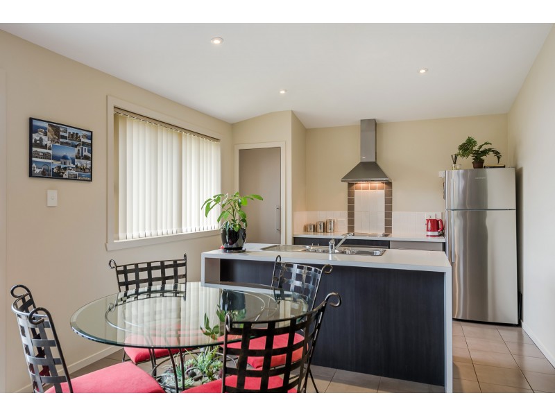 8 Ralph Terrace, Rokeby TAS 7019