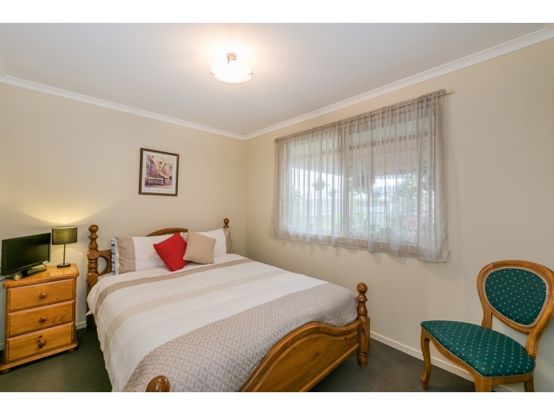 8 Ralph Terrace, Rokeby TAS 7019