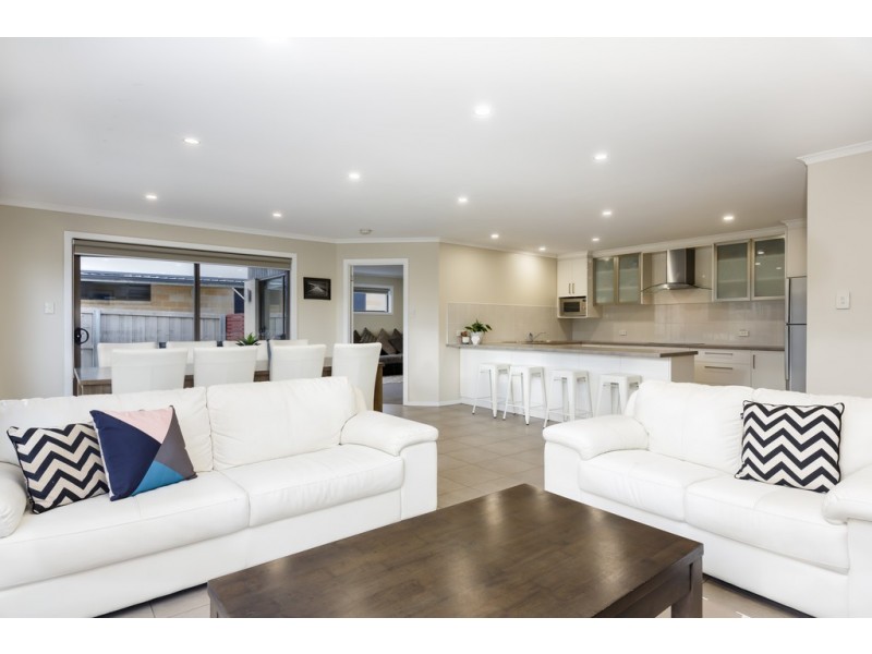 17 Queens Parade, Kingston TAS 7050
