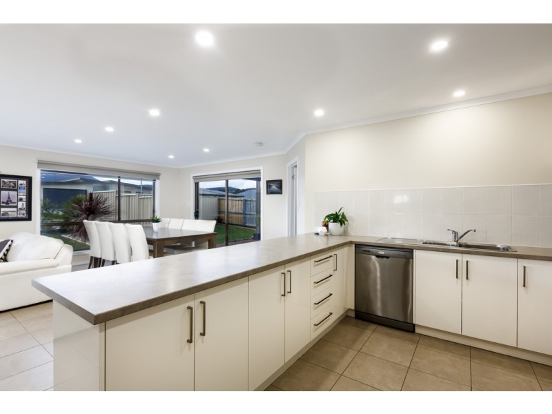 17 Queens Parade, Kingston TAS 7050