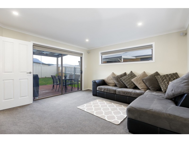17 Queens Parade, Kingston TAS 7050