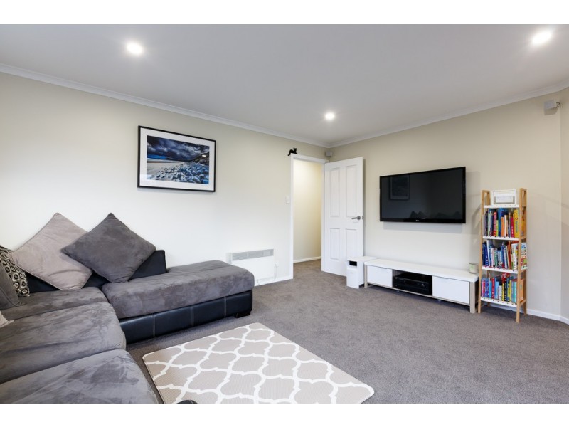 17 Queens Parade, Kingston TAS 7050