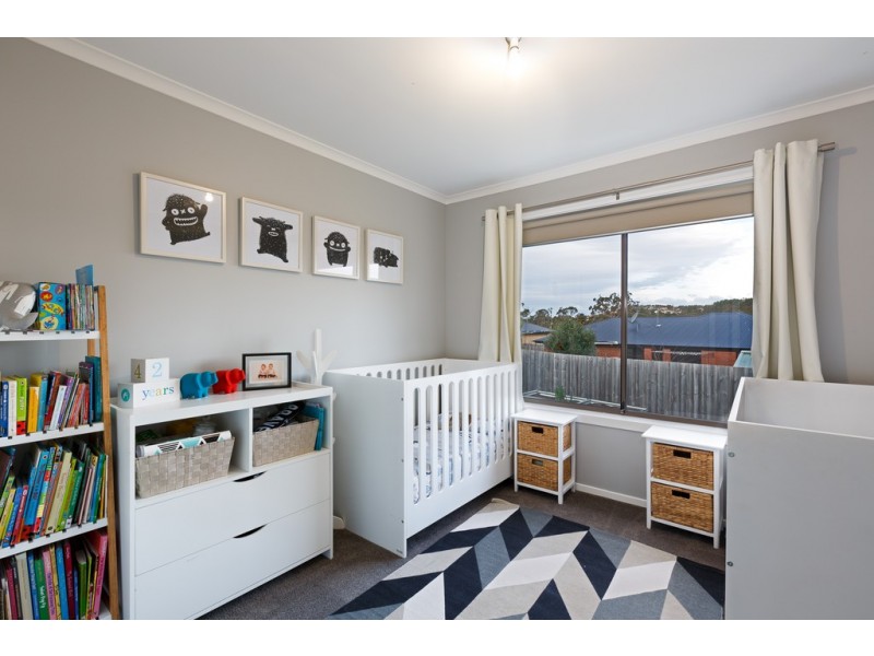 17 Queens Parade, Kingston TAS 7050