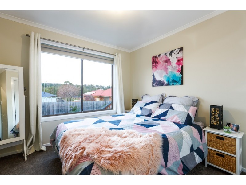 17 Queens Parade, Kingston TAS 7050