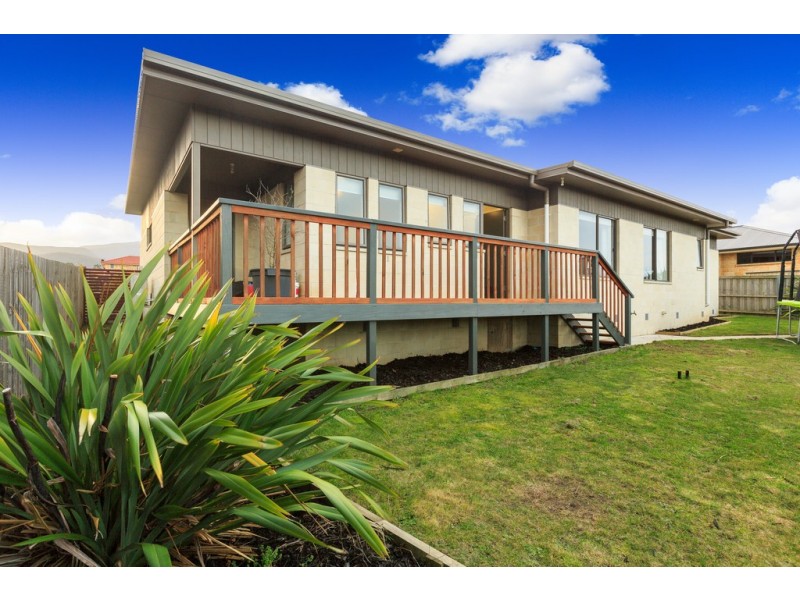 17 Queens Parade, Kingston TAS 7050