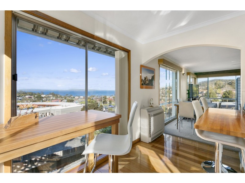 2 Diamond Drive, Blackmans Bay TAS 7052