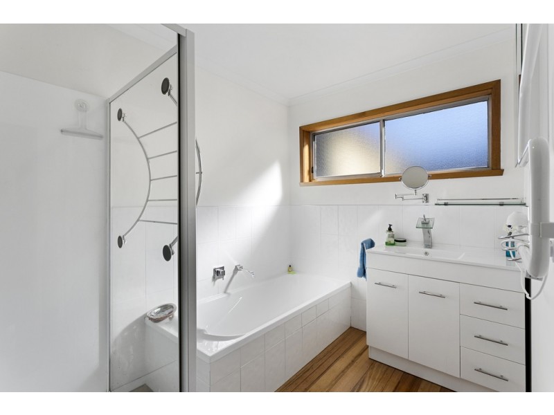 2 Diamond Drive, Blackmans Bay TAS 7052