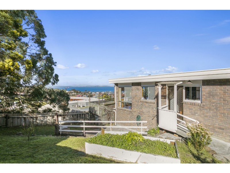2 Diamond Drive, Blackmans Bay TAS 7052