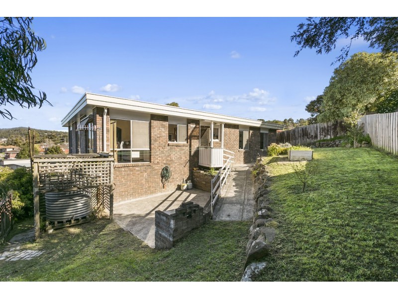 2 Diamond Drive, Blackmans Bay TAS 7052