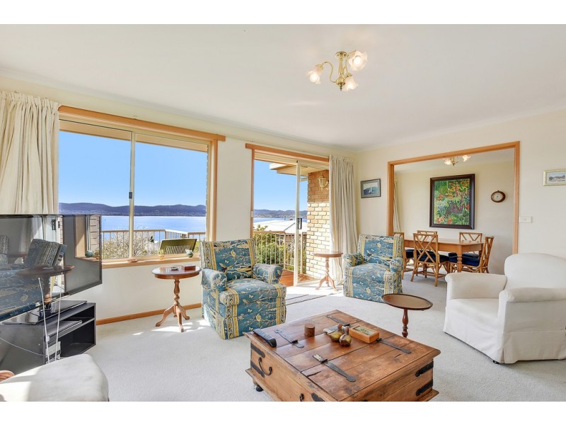 Villa 2 36 Red Chapel Avenue, Sandy Bay TAS 7005